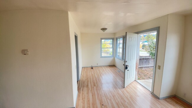 Building Photo - 577 NW T St