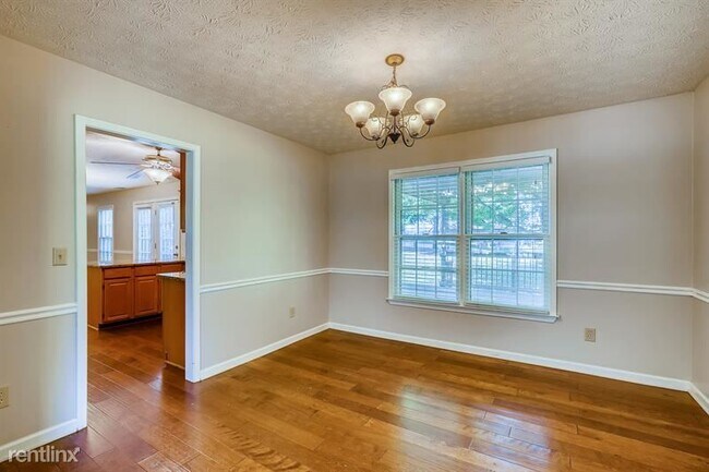 Building Photo - 4 br, 2 bath House - 2900 Summit View Ct UNIT