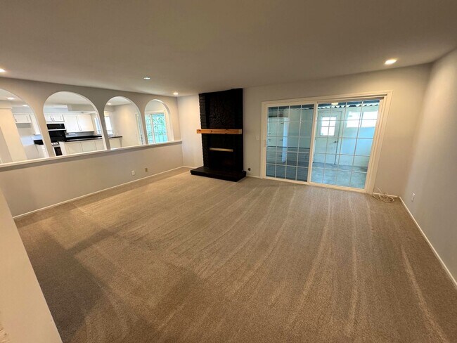 Foto del edificio - Spacious East Ventura 4 Bedroom Home – Sin...