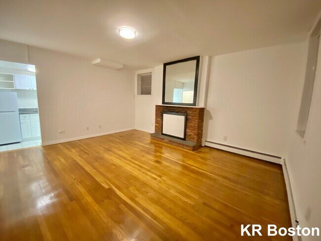 Building Photo - 272 Marlborough St