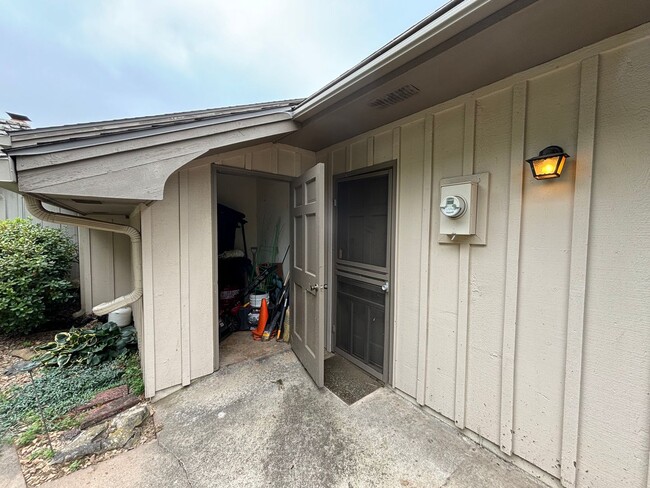 Building Photo - Ranch Style Home in Cinnamon Square with P...