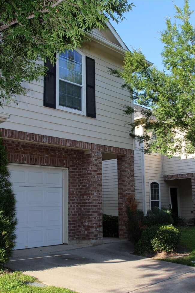 Foto del edificio - 919 Sterling Creek Cir