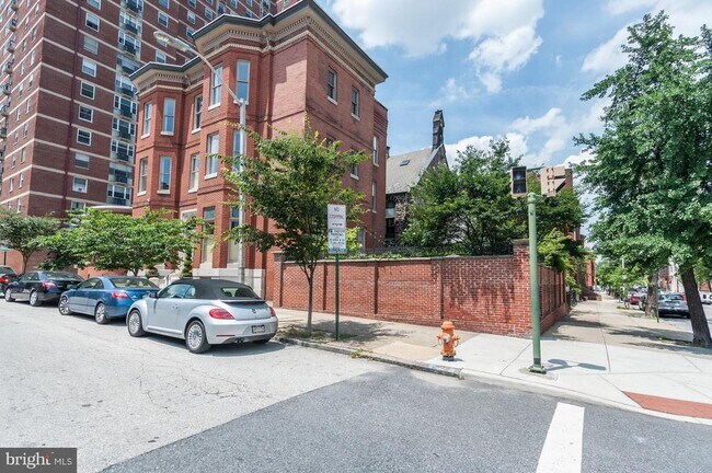Building Photo - 106 E Chase St