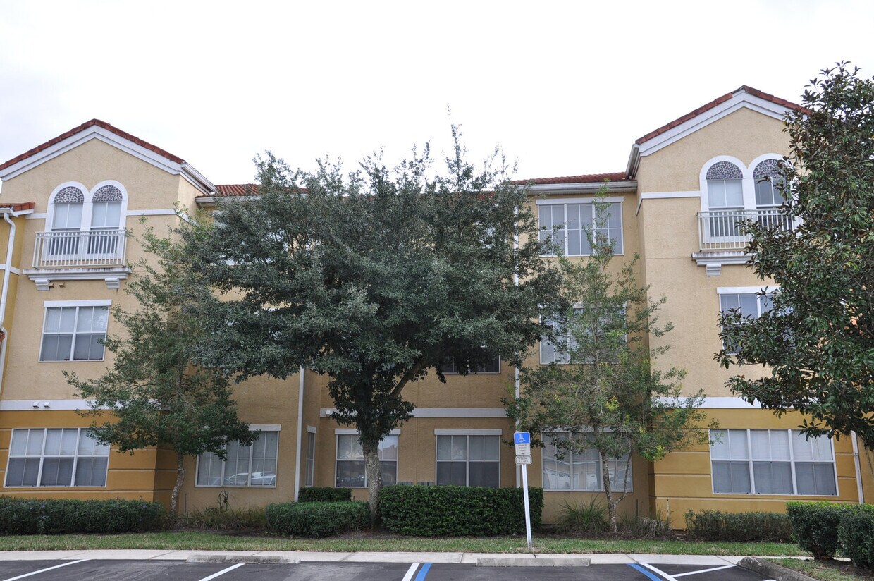 Foto principal - TAMPA: 2 bed/ 2bath condo on 2nd floor in ...