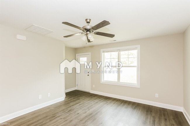 Building Photo - 3 br, 2 bath House - 3133 Roberta Rd