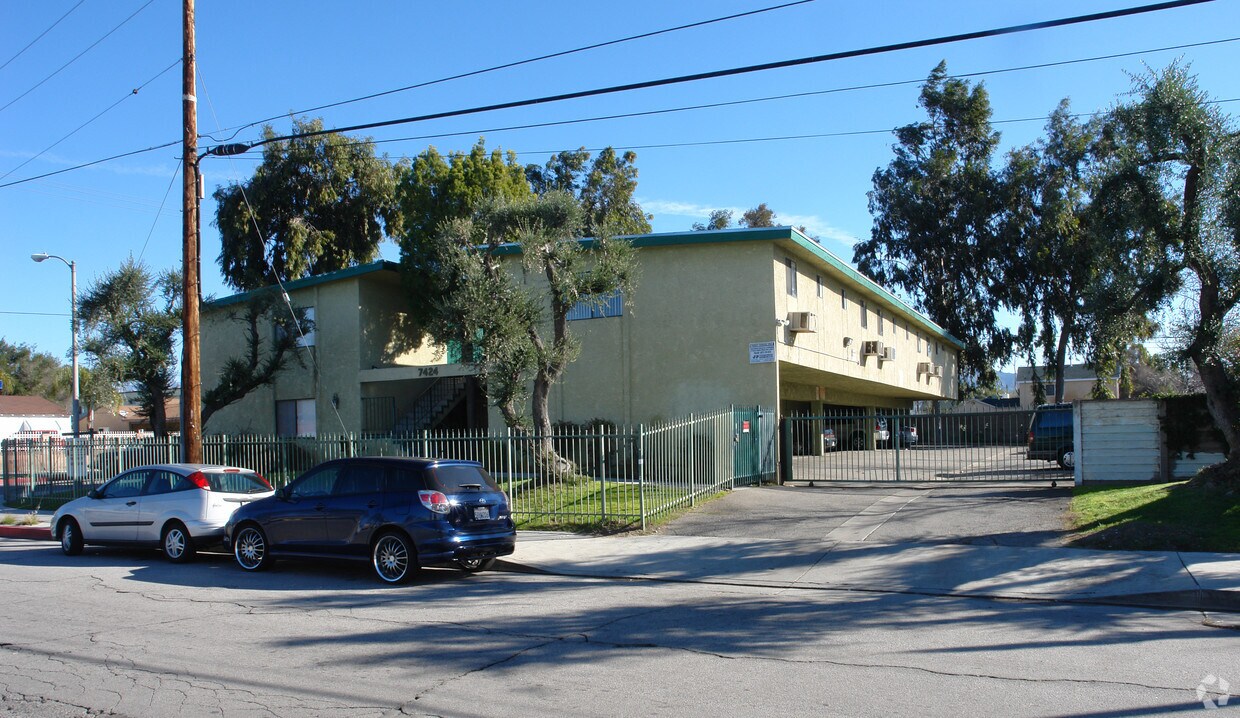 Building Photo - 7424 Radford Ave