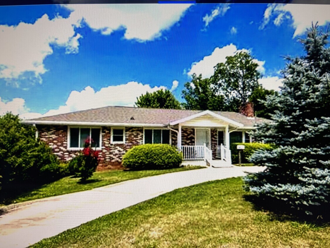 Foto principal - 775 Caribou Rd