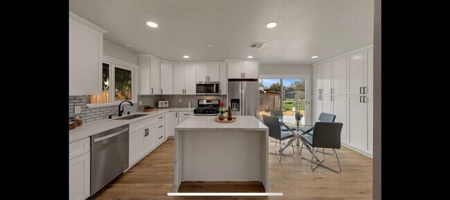 Building Photo - Single Story Home With Acreage