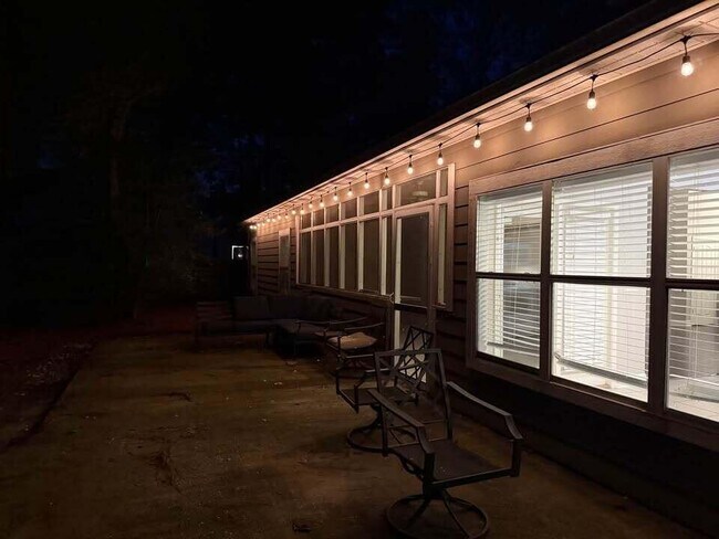 Building Photo - 371 Symphony Way