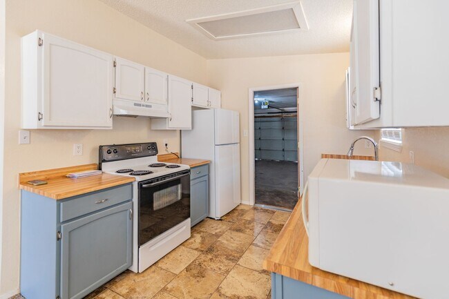 Foto del edificio - Conveniently located 3 Bedroom, 2 bath near HAFB