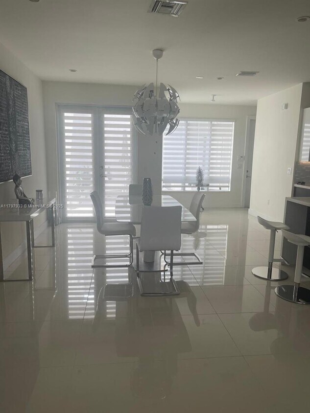 Foto del edificio - 6423 NW 105th Ct