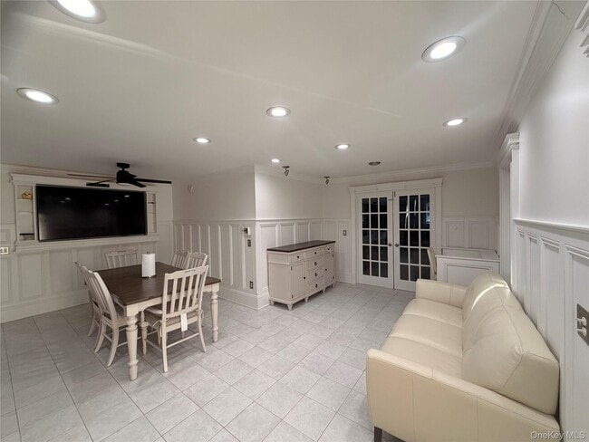 Building Photo - 7 Roosevelt Ave