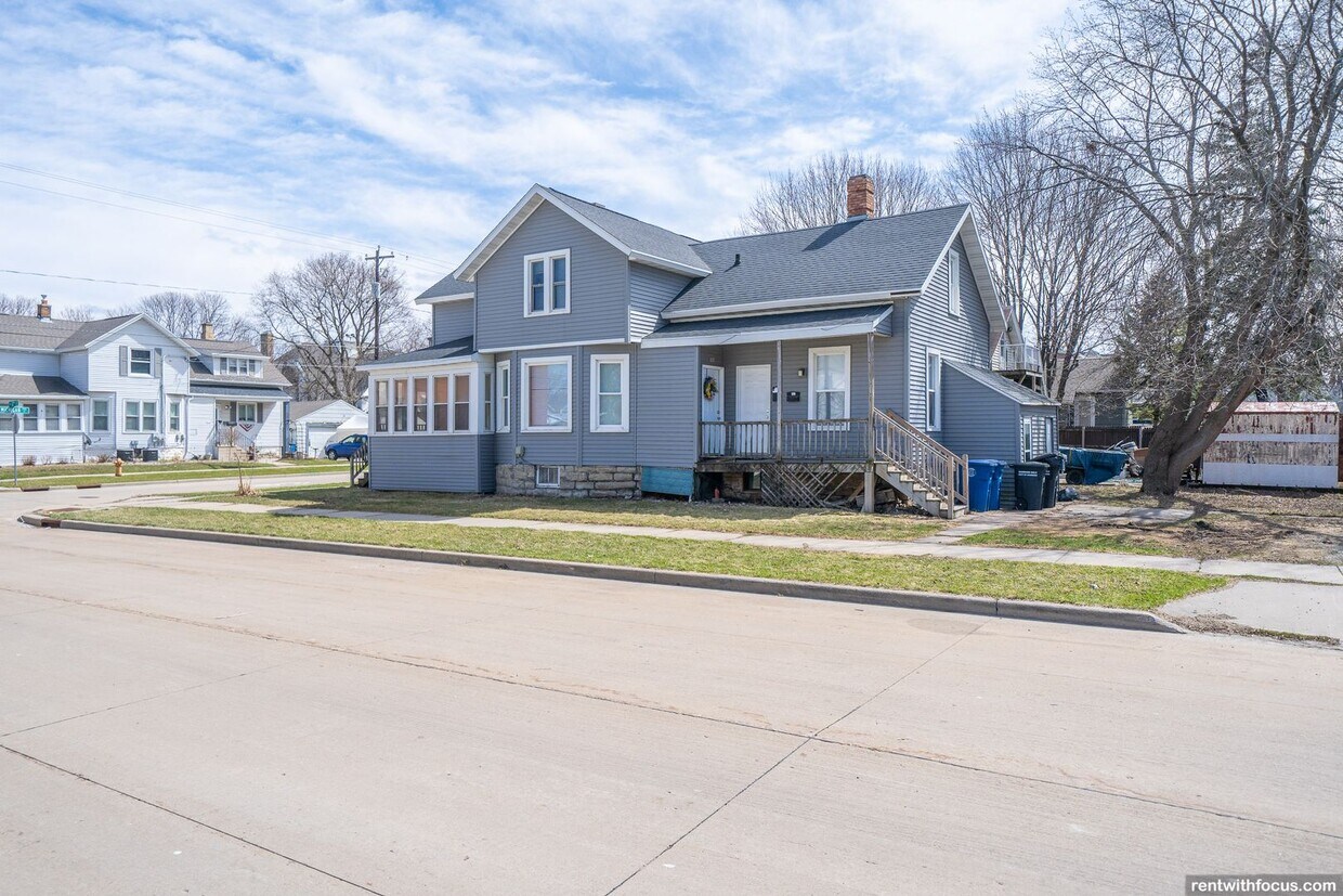 Primary Photo - 1201 Michigan St/ 505 12th Ave.