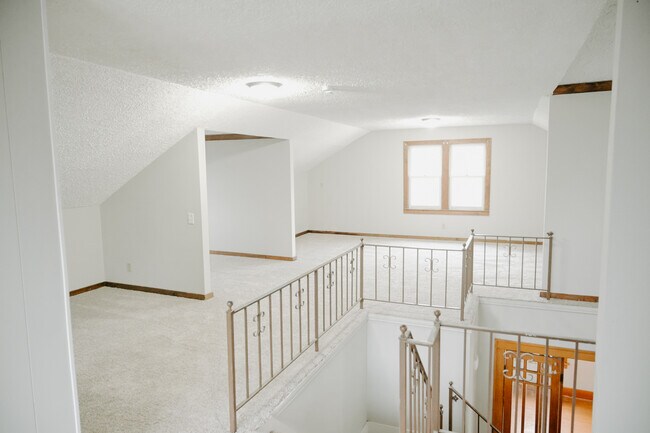 Building Photo - 2887 Mary St