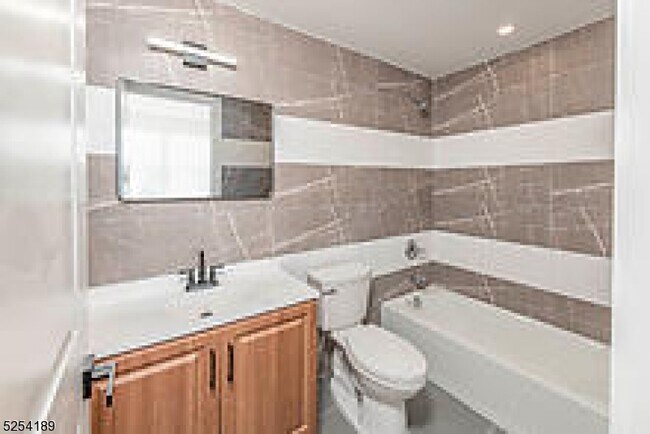 Building Photo - 125 Broughton Ave