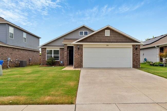 3 Bed 2 Bath home mins away from the University! - 3 Bed 2 Bath home mins away from the University!