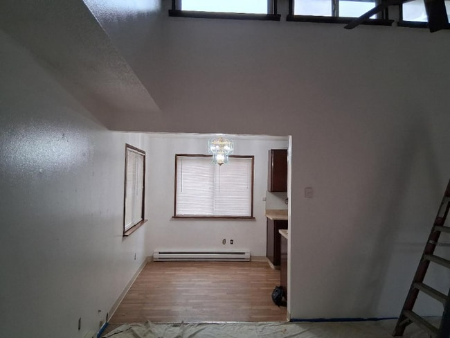 Building Photo - 2204 SE Tacoma St