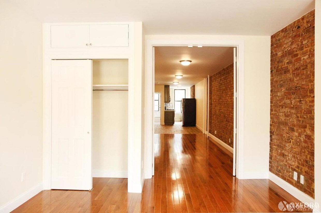 Primary Photo - 300 East 78th Street