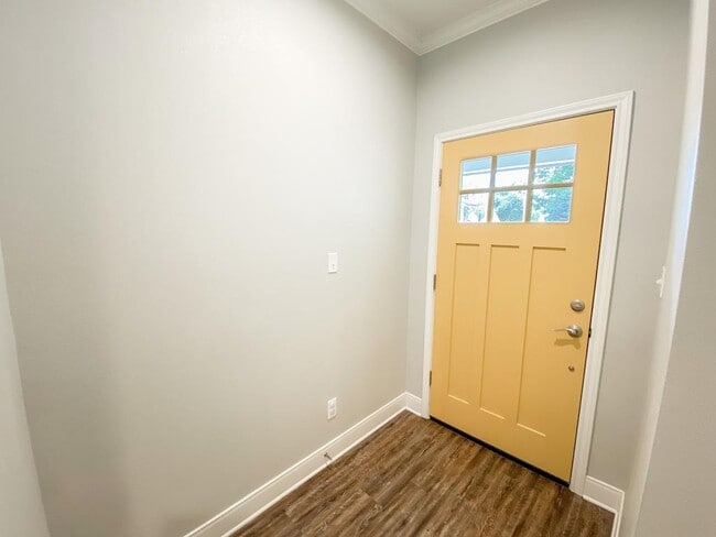 Building Photo - 105 S Wheeler St Apt A