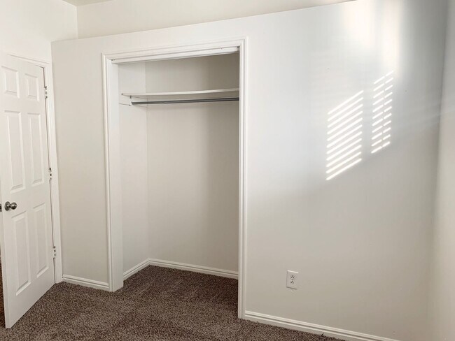 Building Photo - 3042-3044 S 8950 W