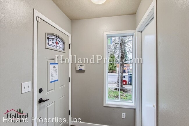 Building Photo - 3 br, 2.5 bath House - 16971 SW Florence St