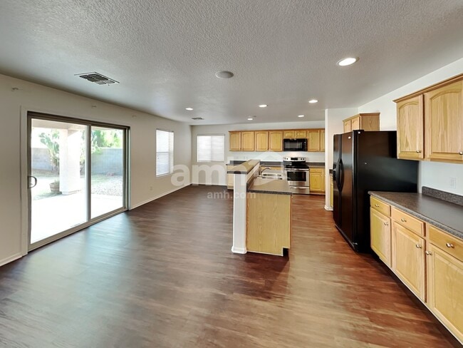 Building Photo - 780 E Cowboy Cove Trail