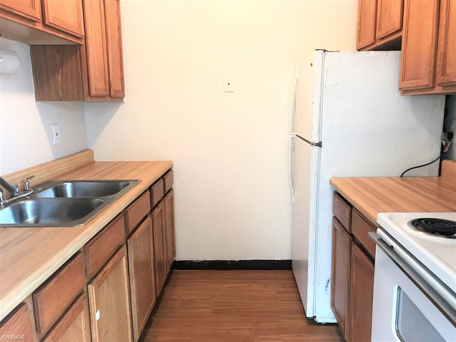 Building Photo - 1 br, 1 bath  - 5824 E Liberty Blvd