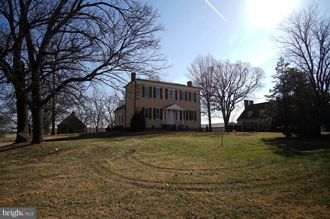 Foto del edificio - 3481 Manor Ln