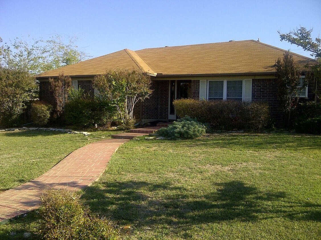 Primary Photo - 315 S Walnut Creek Dr