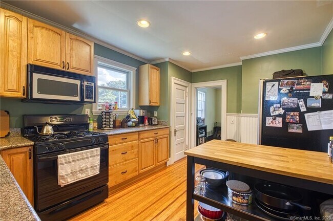 Building Photo - 102 Whiting Ln