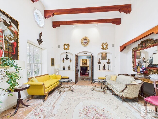 Foto del edificio - Downtown Fully Furnished Home Available Now!