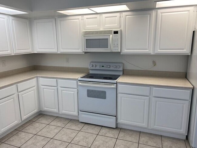 Building Photo - 1825 E VINEDO LN - 3BR 2BA McClintock/Elliot
