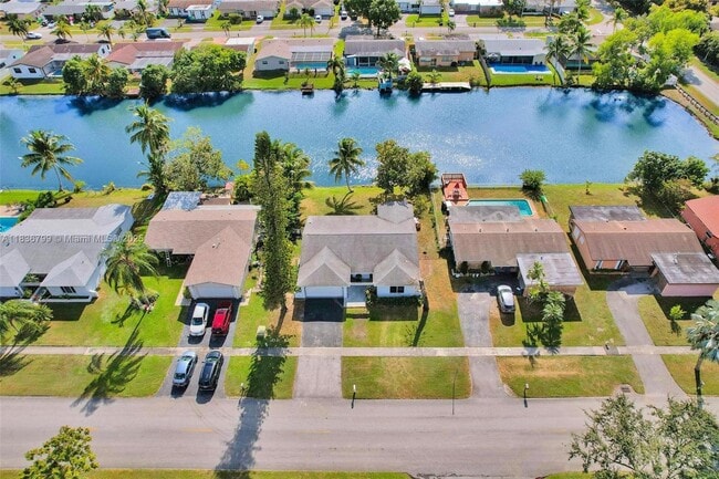 Building Photo - 10850 NW 29th Manor