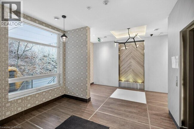 Building Photo - 479 Charlton Ave E