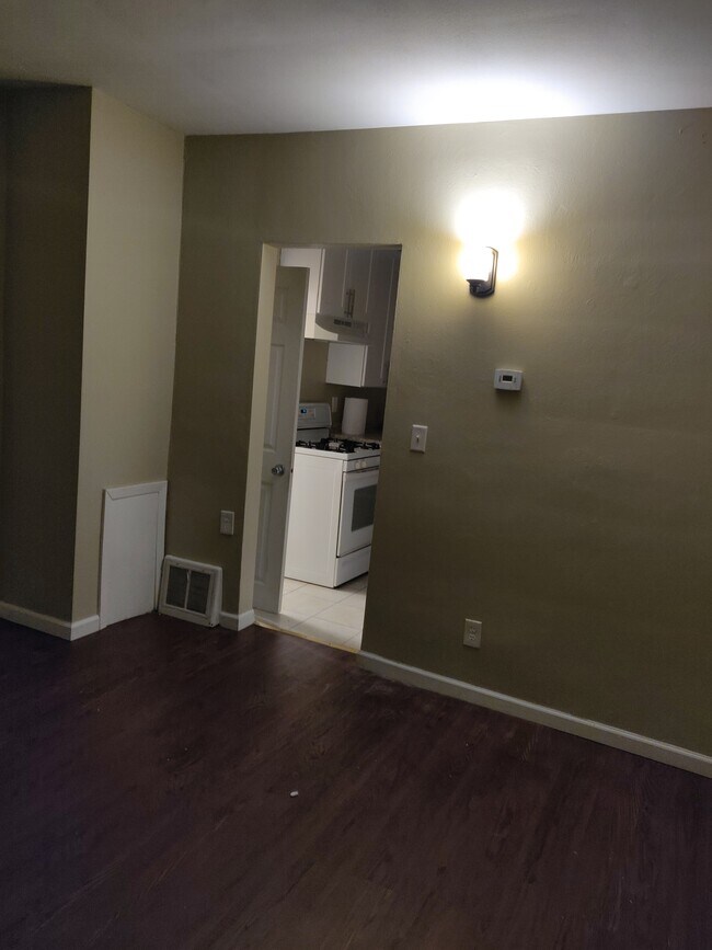 living room/kitchen - 910 Wilson Ave
