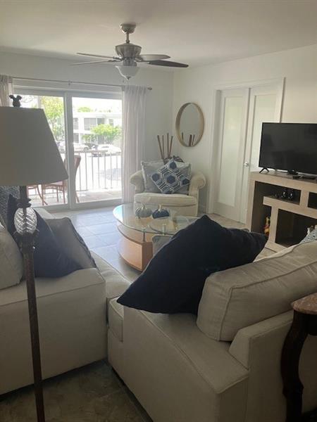 Foto principal - 6329 Bay Club Dr