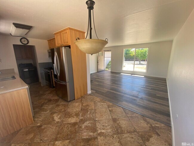 Building Photo - 27 S Tropicana Cir