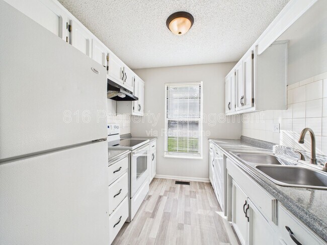 Building Photo - 7941 NW 79th Pl