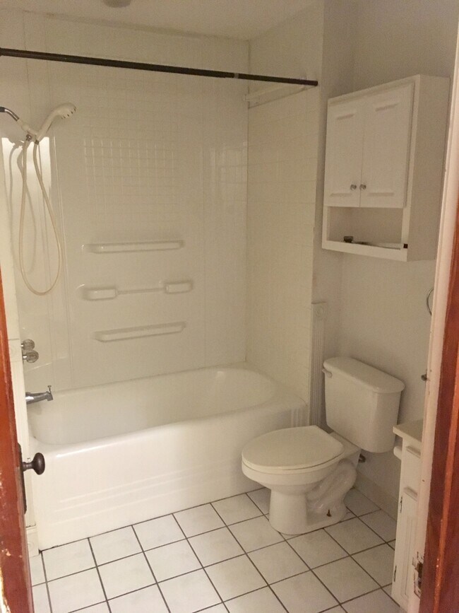 Foto del edificio - Adorable 2 bedroom 1 bathroom House with F...