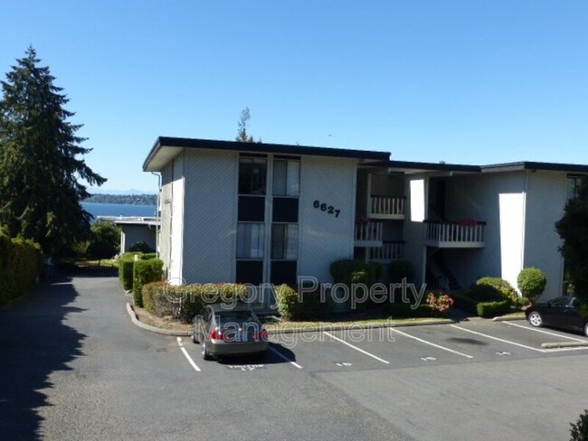 Building Photo - 6627 Lakeview Dr