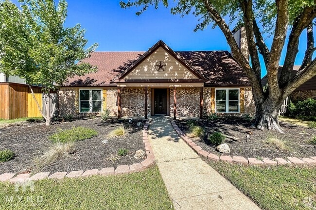Building Photo - 605 Pyramid Dr