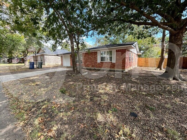 Foto del edificio - 1306 Hillcrest Dr