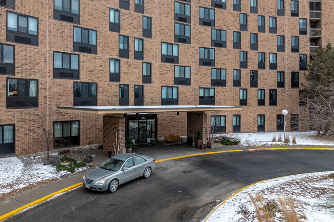 Entrance - Wilder Park Condominiums