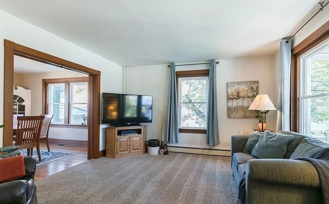 Building Photo - Spacious 4-Bedroom Home with Sunroom, Garage & Private Driveway!