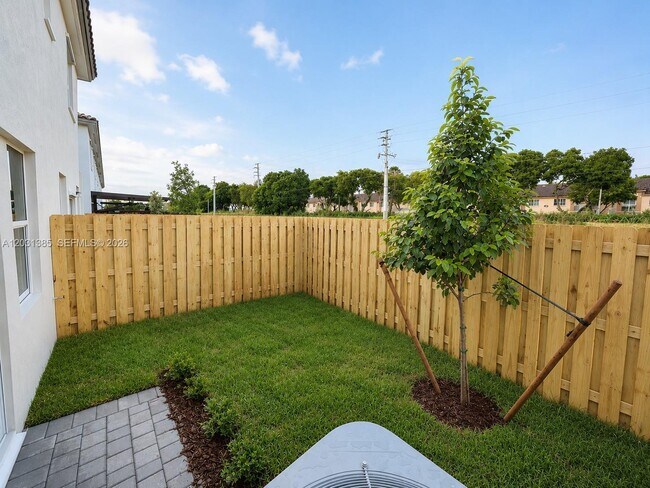 Foto del edificio - 267 NW 11th Ct