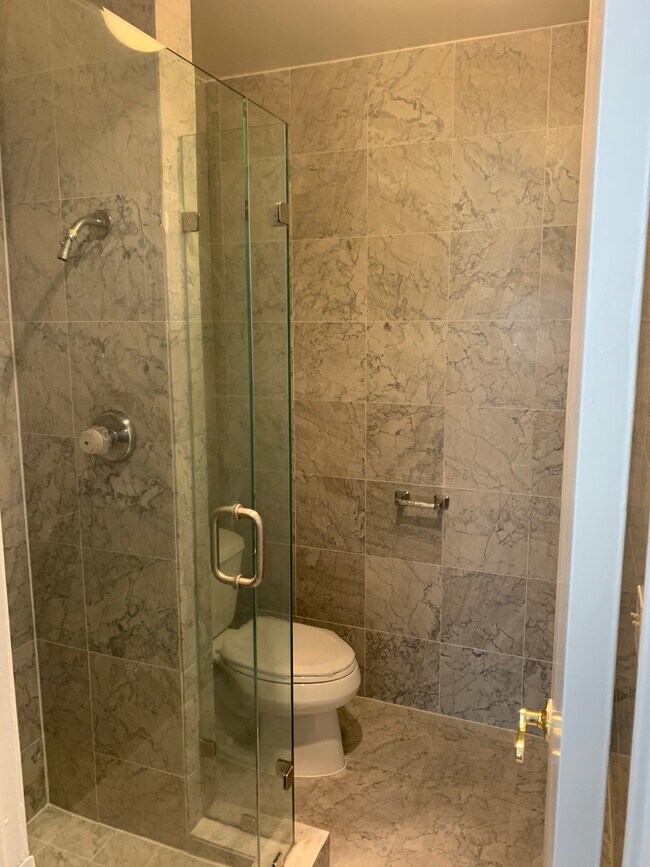 Building Photo - 5460 White Oak Ave