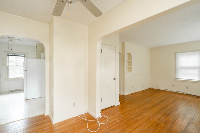 Building Photo - 1927 Olive St