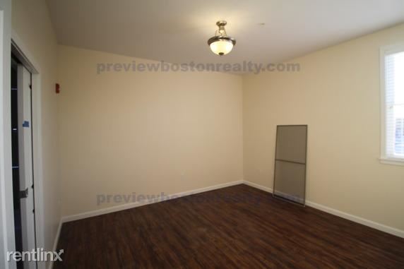 Building Photo - 107 Elm St