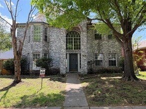 Building Photo - 706 Willow Oak Dr