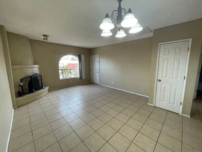 Building Photo - Plaza Oro Loma Fourplex